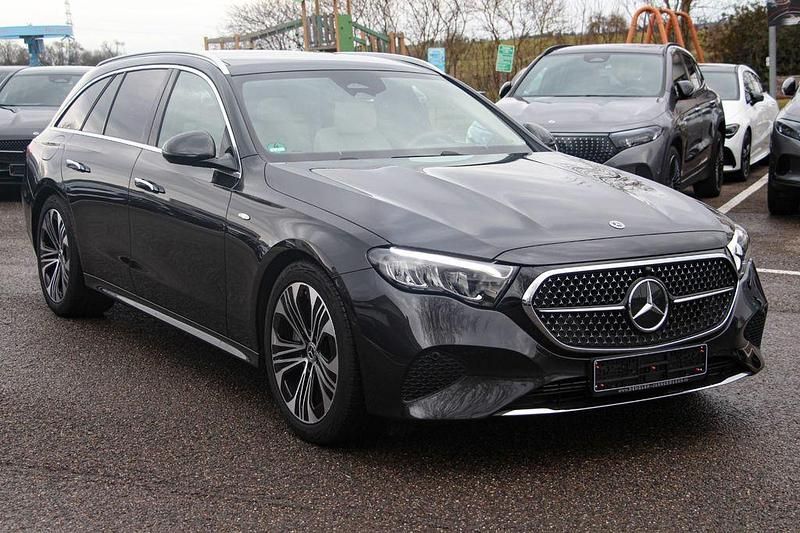 Gebraucht Mercedes E300 Advanced 204 PS (150 kW) 2025 Grau Limousine