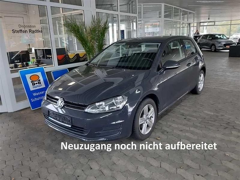 Grau Gebraucht 2017 VW Golf VII Comfortline Limousine | 10.450 € (Superpreis) - Bild 1/1