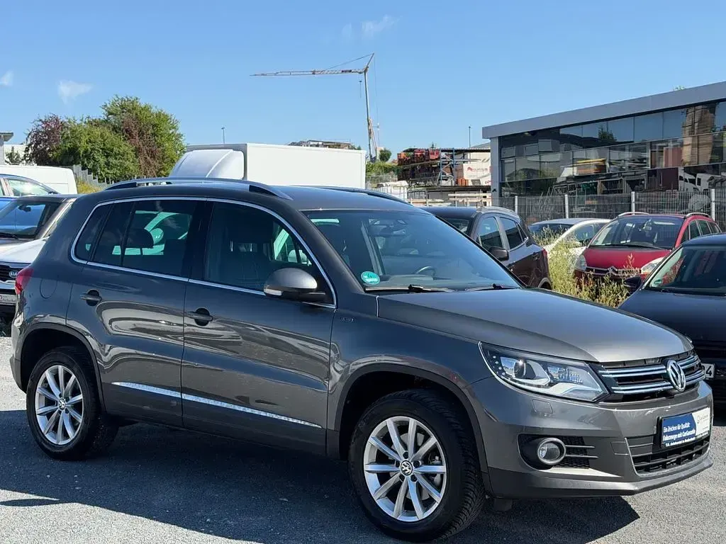 Gebraucht VW Tiguan LOUNGE 140 PS (102 kW) 2015 Grau SUV