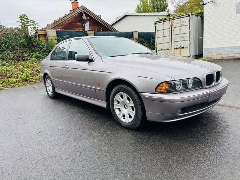 Silber Gebraucht 2001 BMW 520 Limousine | 6.990 € (Teuer) - Bild 1/4
