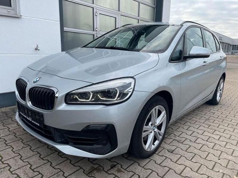 Glaciersilber (metallic) Gebraucht 2018 BMW 220 Advantage Kombi | 18.200 € (Fairer Preis) - Bild 1/4