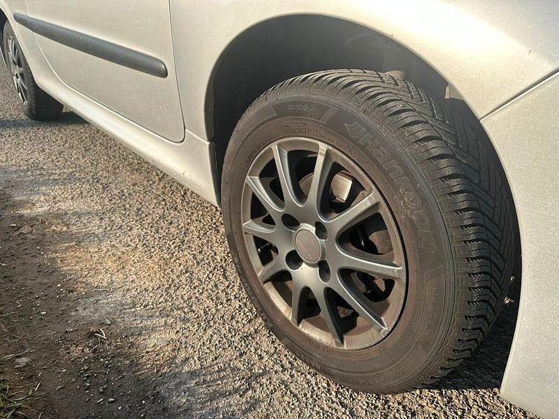 Gebraucht Peugeot 206 73 PS (53 kW) 2010 Grau Limousine