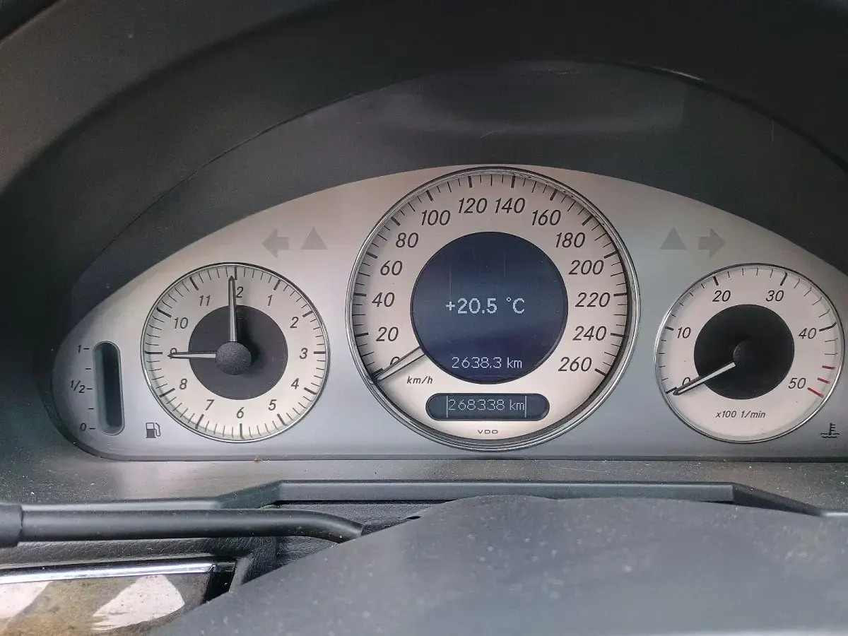 Gebraucht Mercedes E220 Avantgarde 150 PS (110 kW) 2004 Silber Kombi