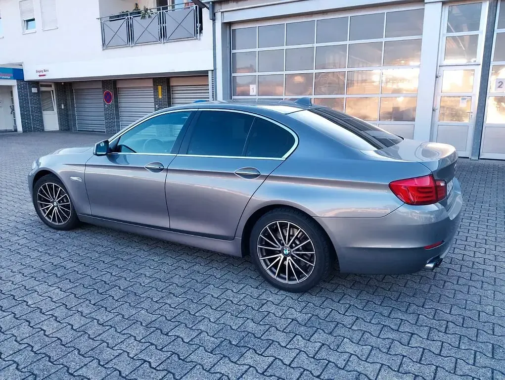 Gebraucht BMW 520 184 PS (135 kW) 2012 Grau Limousine