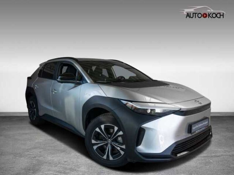 Cosmicsilber metallic (metallic) Gebraucht 2023 Toyota bZ4X Basis SUV | 38.970 € (Teuer) - Bild 1/4