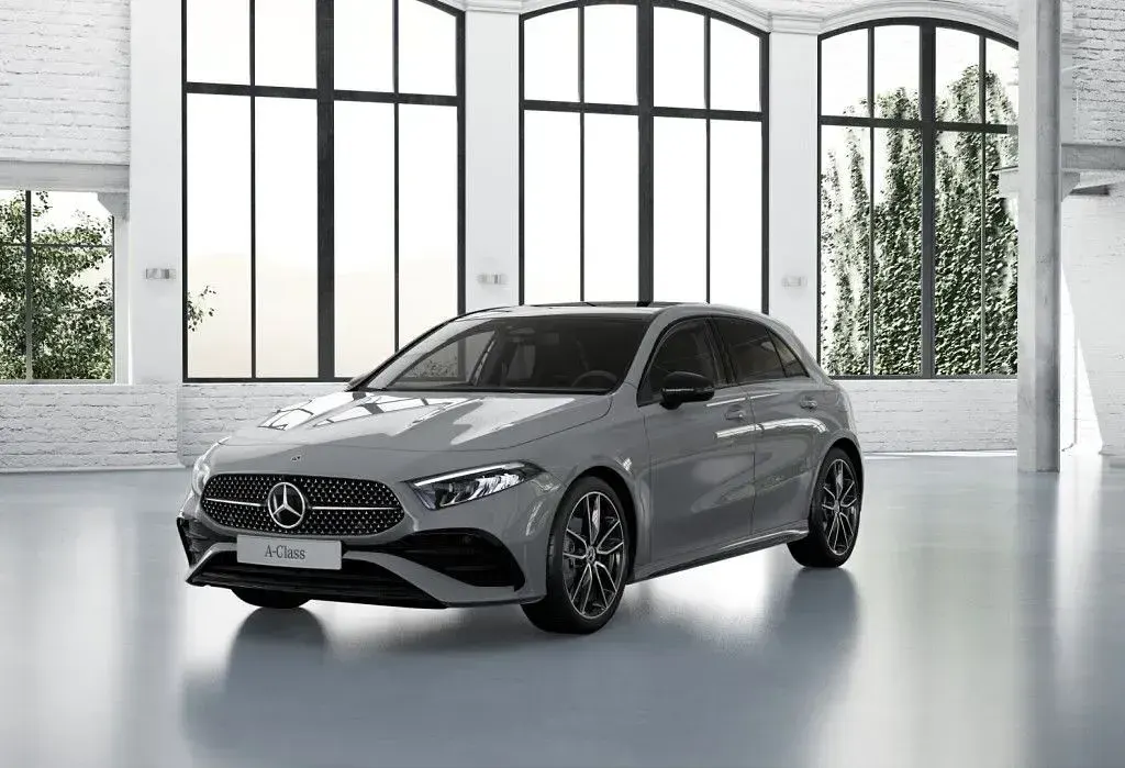 Gebraucht Mercedes A180 AMG 116 PS (85 kW) 2025 Grau / manufaktur alpingrau Limousine