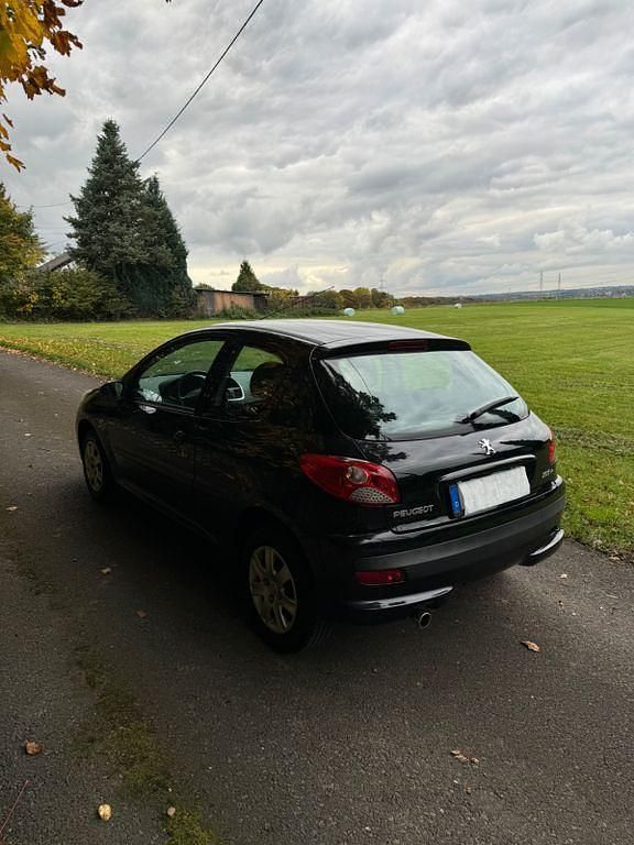 Gebraucht Peugeot 206 60 PS (44 kW) 2010 Schwarz Limousine