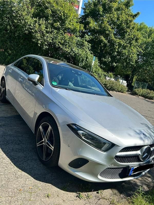 Grau Gebraucht 2020 Mercedes A220 Limousine | 22.500 € (Fairer Preis) - Bild 1/4