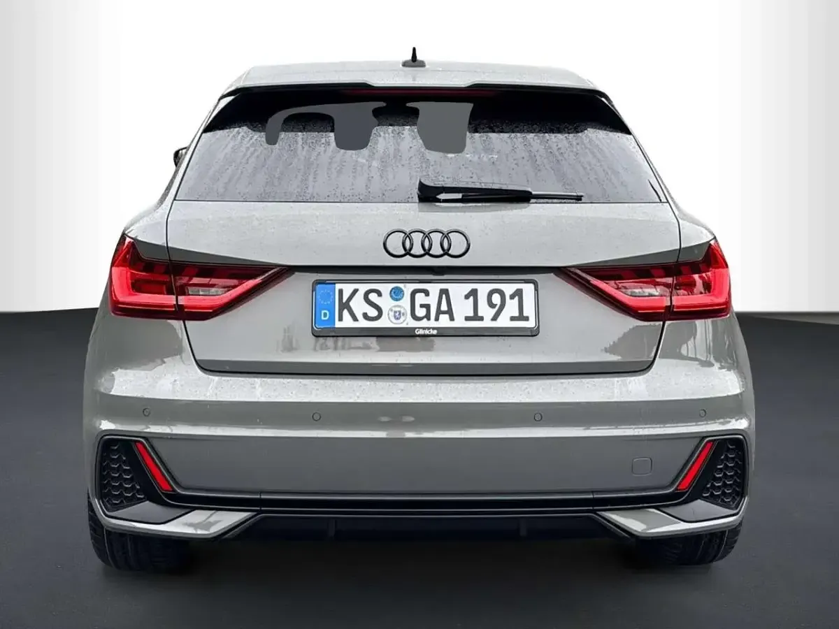 Gebraucht Audi A1 S-Line 207 PS (152 kW) 2025 Distriktgrün metallic SUV