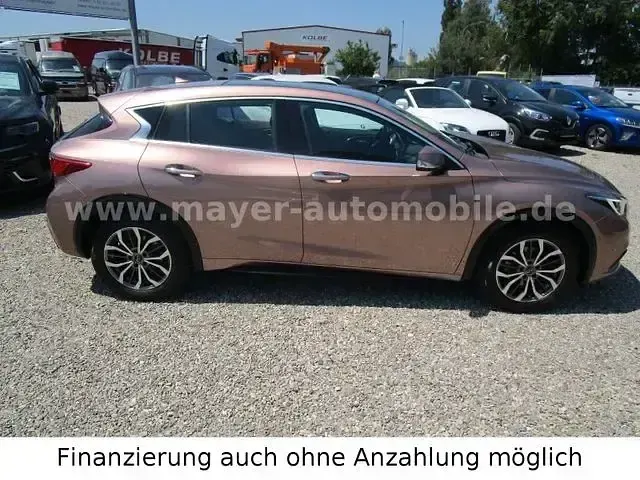 Gebraucht Infiniti Q30 335 PS (246 kW) 2017 Braun Limousine
