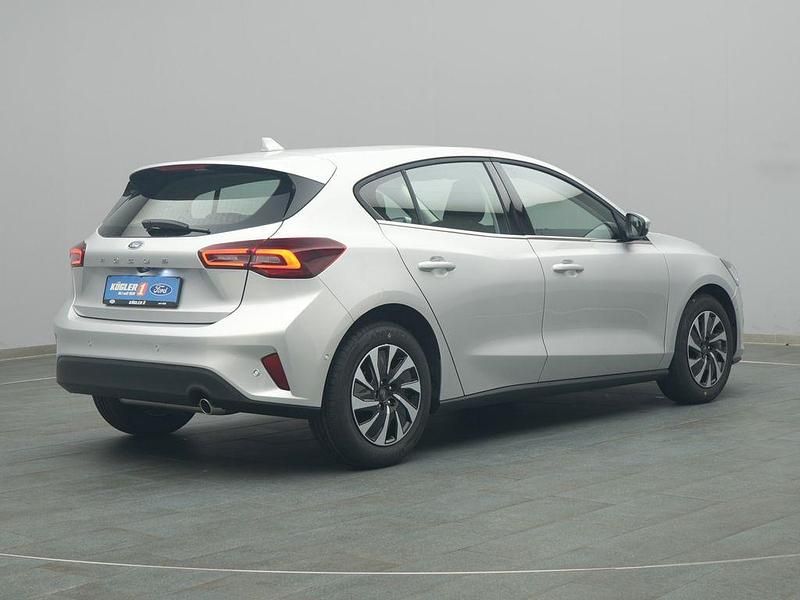 Neu Ford Focus Titanium 125 PS (91 kW) 2025 Silber Limousine