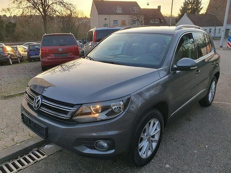 Grau Gebraucht 2016 VW Tiguan Style SUV | 16.450 € (Superpreis) - Bild 1/4