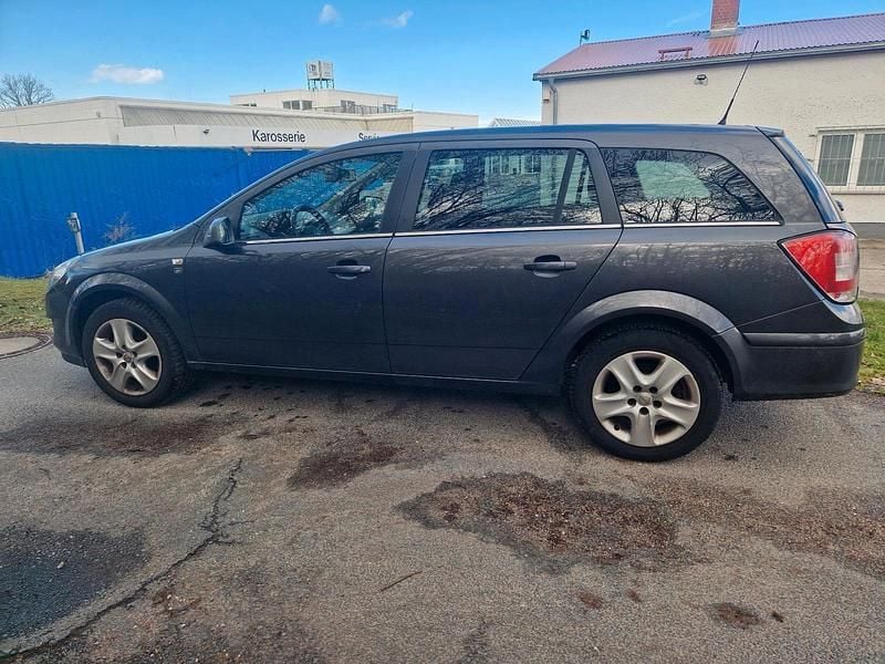 Gebraucht Opel Astra 90 PS (66 kW) 2010 Grau Kombi