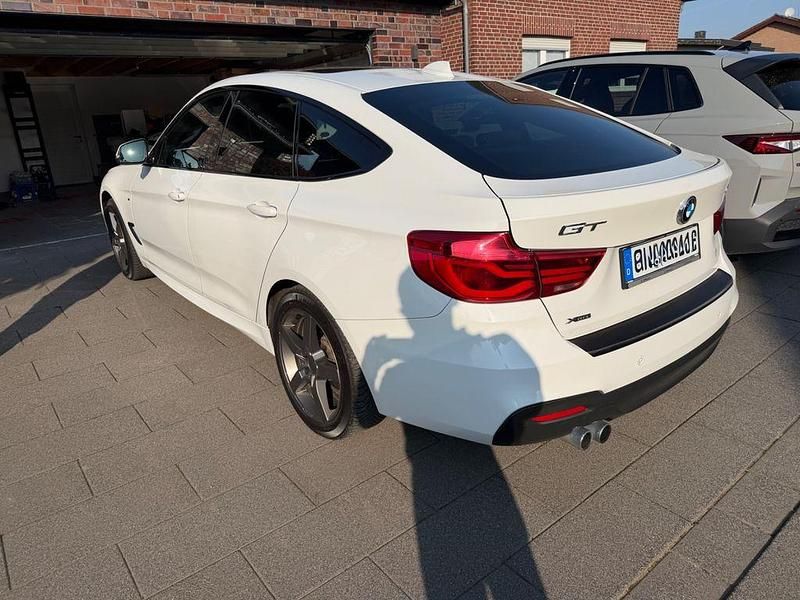Gebraucht BMW 330 M Sport 252 PS (185 kW) 2017 Weiß Limousine