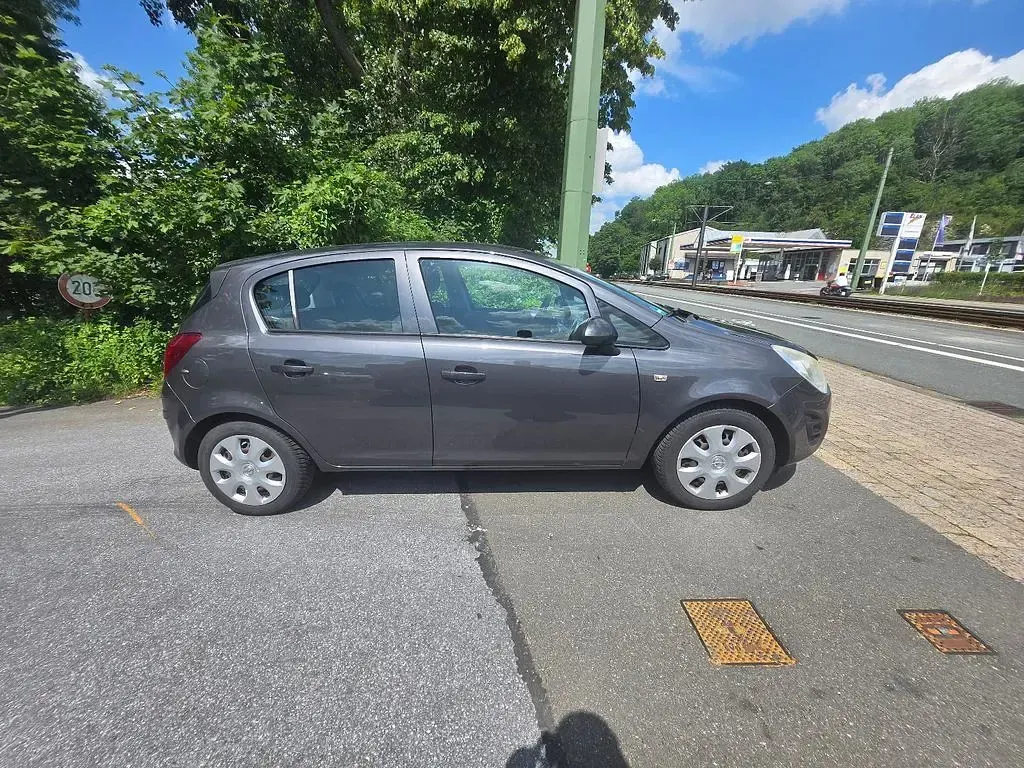 Gebraucht Opel Corsa Edition 87 PS (63 kW) 2012 Grau Kleinwagen