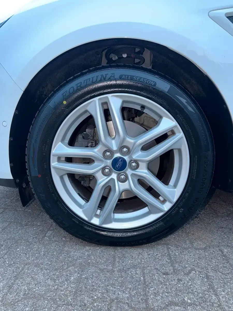 Gebraucht Ford S-MAX Titanium 150 PS (110 kW) 2019 Weiß Van / Kleinbus