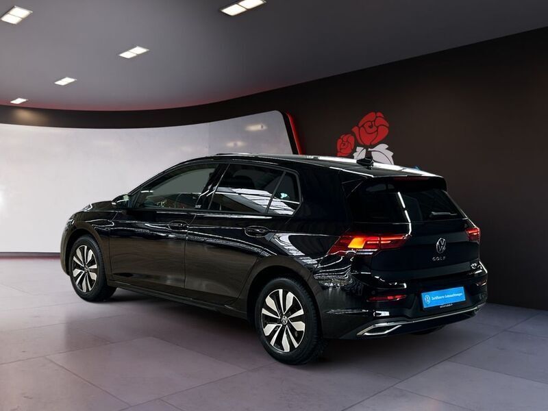 Gebraucht VW Golf VIII Move 110 PS (80 kW) 2023 Deep black perleffekt (metallic) Limousine