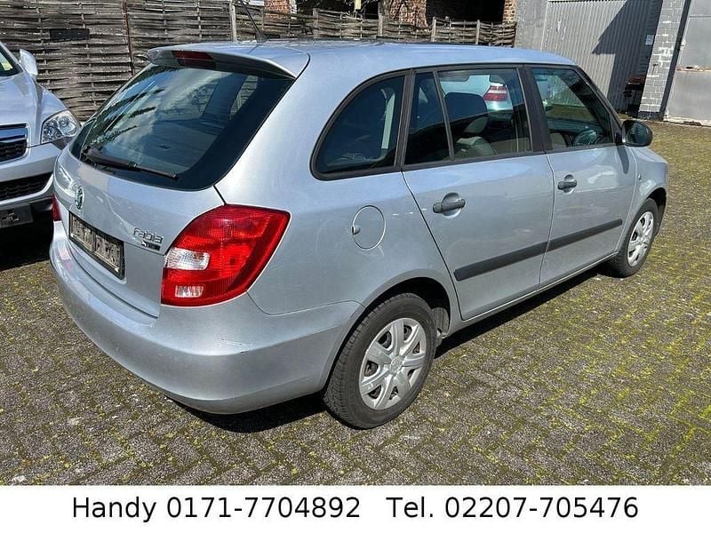 Gebraucht Skoda Fabia 86 PS (63 kW) 2011 Silber Limousine
