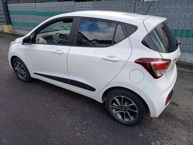 Gebraucht Hyundai i10 Style 87 PS (63 kW) 2016 Weiß Kleinwagen