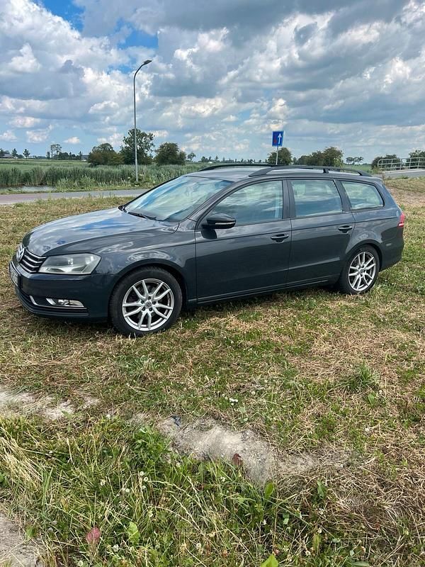 Usata VW Passat 140 CV (102 kW) 2012 Grigio Station wagon