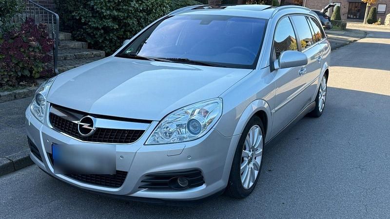 Silber Gebraucht 2005 Opel Vectra Cosmo Kombi | 3.500 € (Teuer) - Bild 1/4