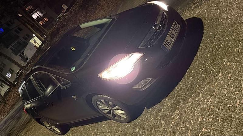 Gebraucht Opel Astra Edition 165 PS (121 kW) 2013 Limousine