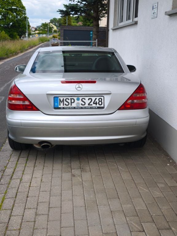 Silber Gebraucht 2000 Mercedes SLK200 Cabrio | 1.750 € - Bild 1/4