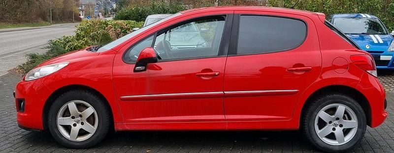 Gebraucht Peugeot 207 95 PS (69 kW) 2011 Rot Kleinwagen
