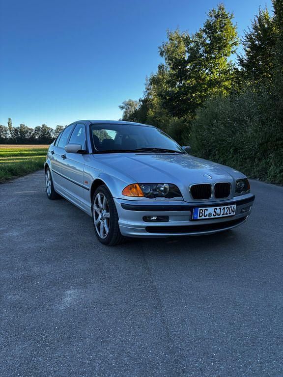 Grau Gebraucht 2001 BMW 318 Limousine | 5.900 € (Teuer) - Bild 1/4