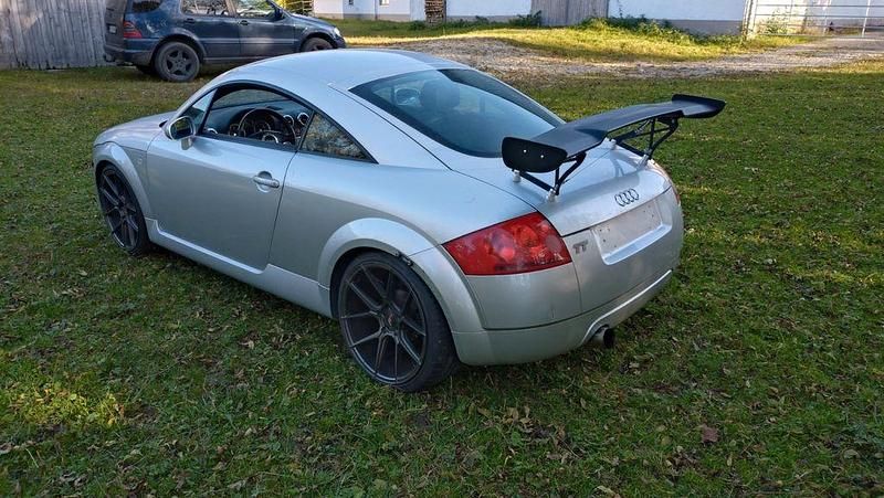 Silber Gebraucht 1999 Audi TT Design Coupé | 3.400 € (Guter Preis) - Bild 1/4