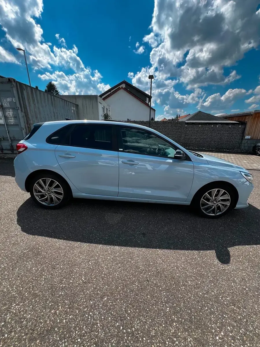 Gebraucht Hyundai i30 Passion 120 PS (88 kW) 2018 Blau Kleinwagen