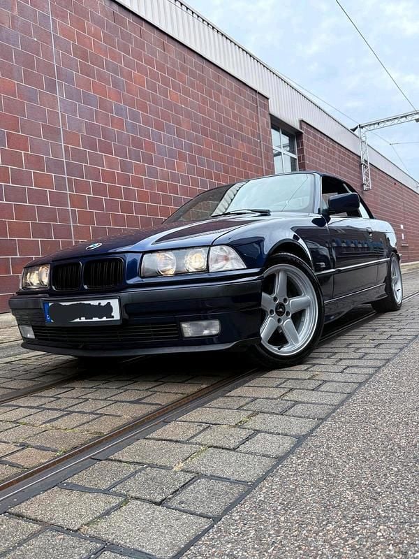Blau Gebraucht 1995 BMW 318 Cabriolet Cabrio | 5.500 € - Bild 1/3