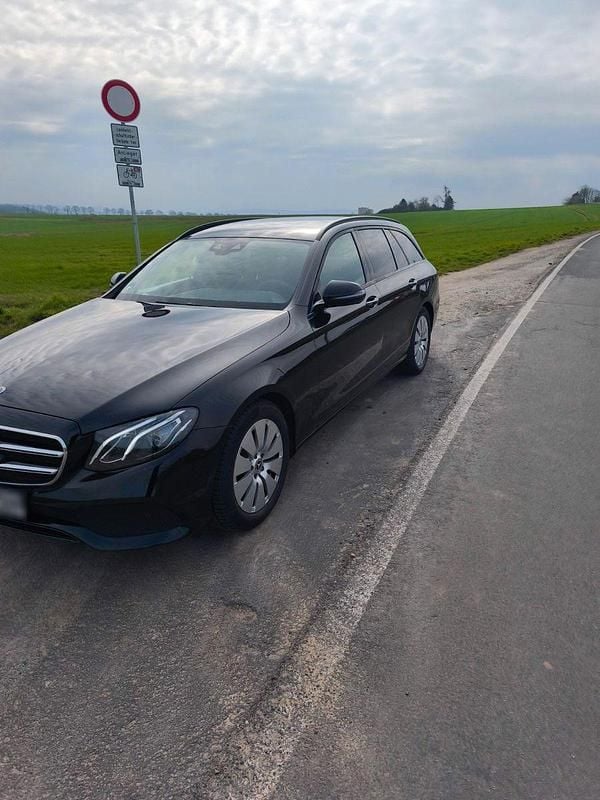 Gebraucht Mercedes E200 184 PS (135 kW) 2018 Schwarz Kombi