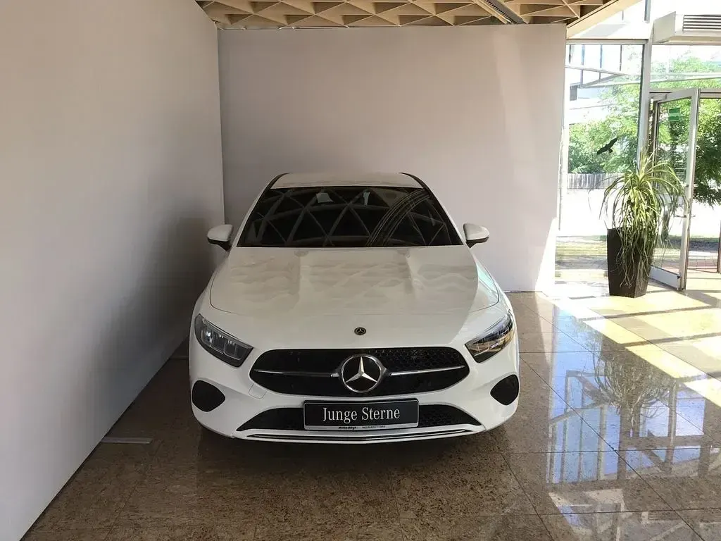 Gebraucht Mercedes A250 Advanced 218 PS (160 kW) 2025 Unilack polarweiß Limousine