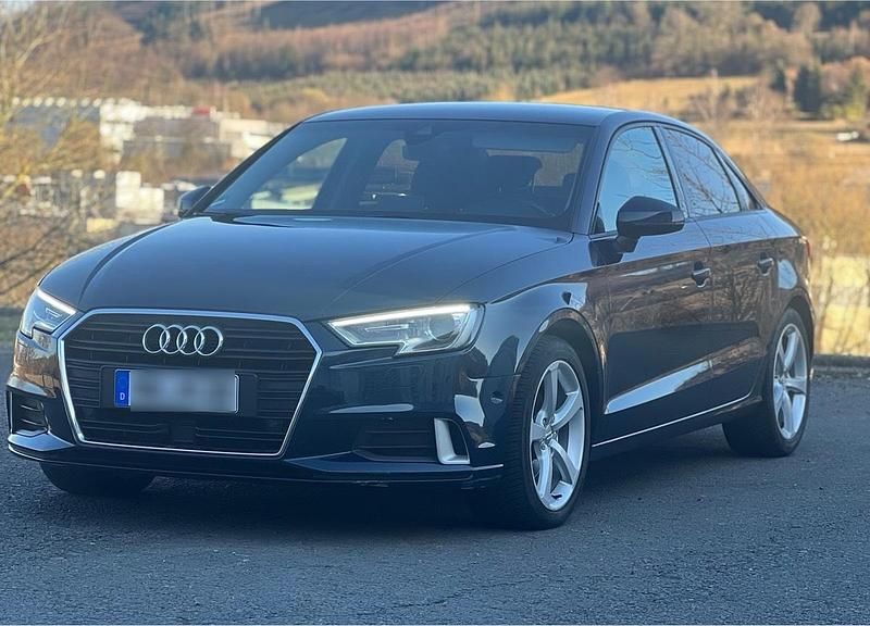 Blau Gebraucht 2018 Audi A3 Limousine | 13.950 € (Guter Preis) - Bild 1/4