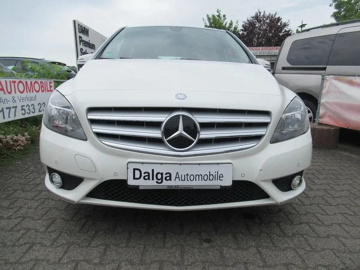 Gebraucht Mercedes B180 122 PS (89 kW) 2011 Weiß Kleinwagen