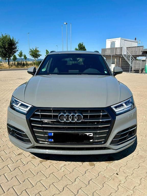 Grau Gebraucht 2020 Audi Q5 Ambiente SUV | 32.000 € (Guter Preis) - Bild 1/4