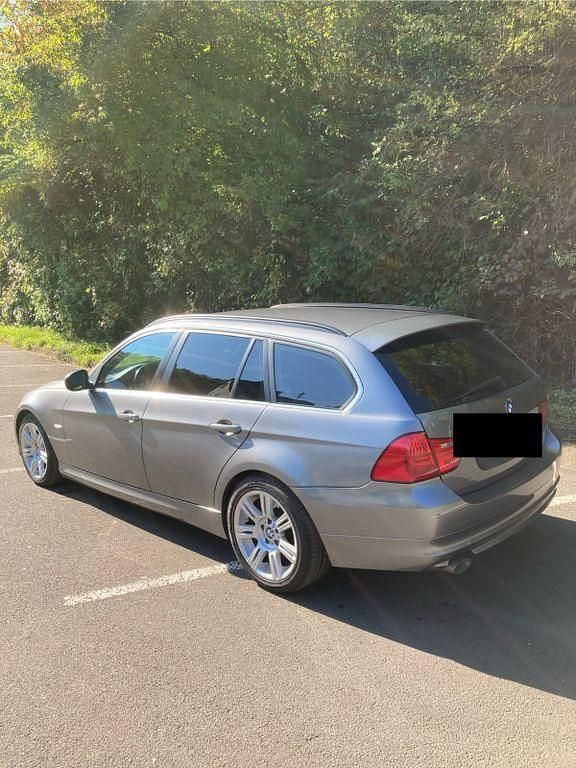 Gebraucht BMW 318 143 PS (105 kW) 2012 Grau Kombi