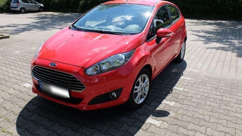 Rot Gebraucht 2015 Ford Fiesta SYNC Edition Kleinwagen | 8.500 € (Fairer Preis) - Bild 1/4