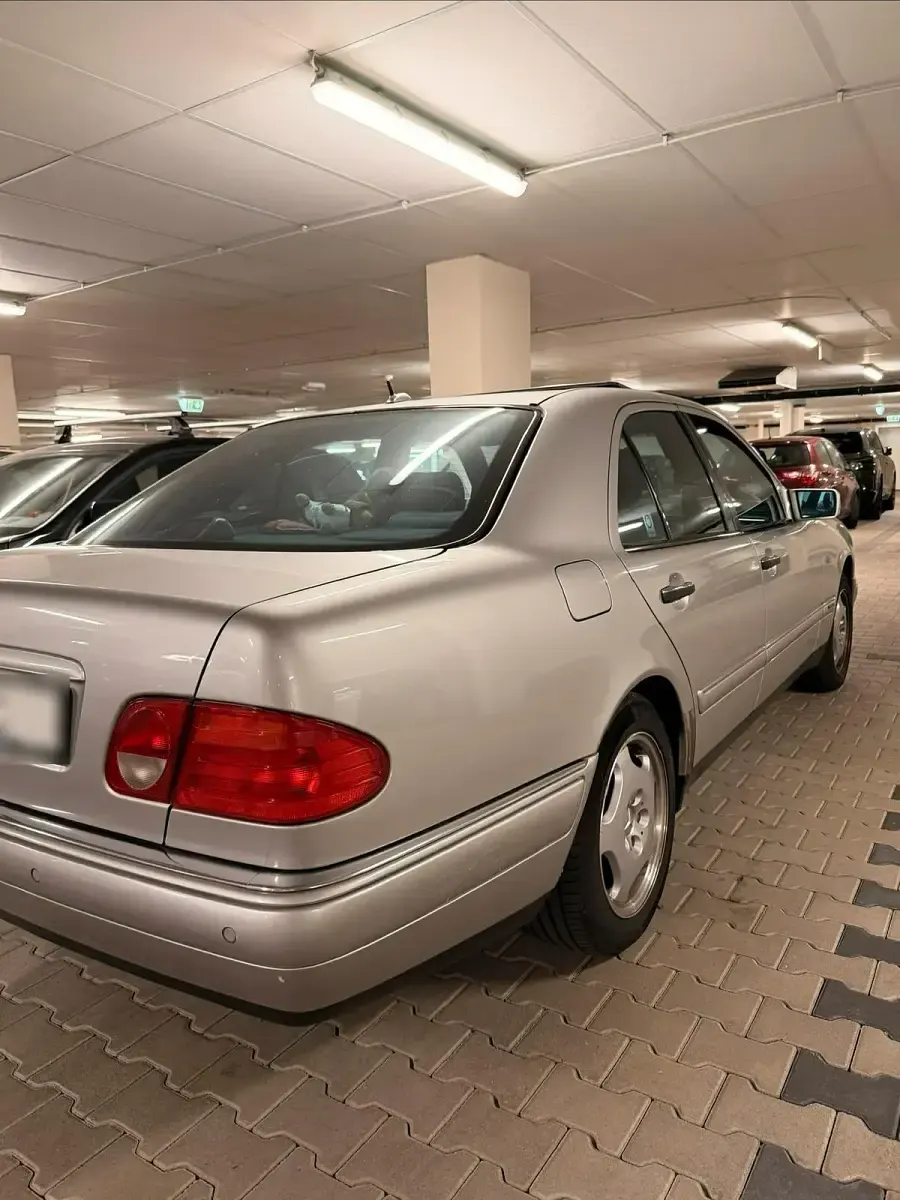 Gebraucht Mercedes E320 Avantgarde 224 PS (164 kW) 1998 Silber Limousine