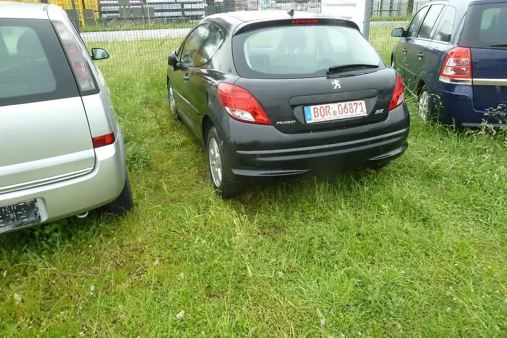 Gebraucht Peugeot 207 Forever 95 PS (69 kW) 2012 Schwarz Limousine