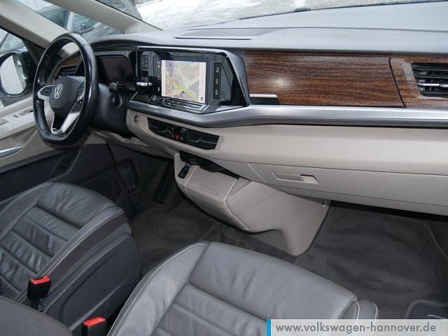 Second-hand VW Multivan Style 150 CP (110 kW) 2021 Negru Monovolum