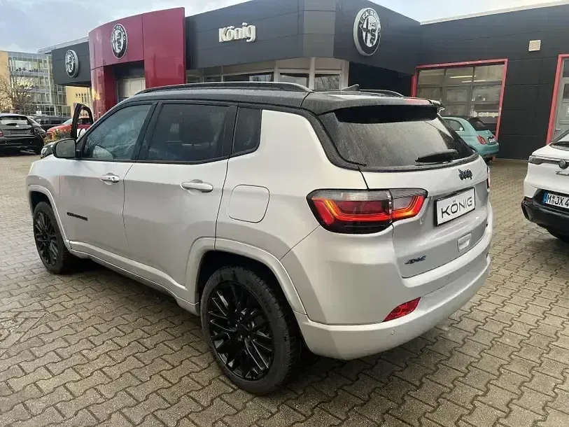 Second-hand Jeep Compass 239 CP (175 kW) 2022 Negru SUV