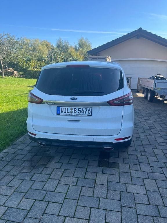 Weiß Gebraucht 2018 Ford S-MAX Titanium Van / Kleinbus | 17.500 € (Superpreis) - Bild 1/4