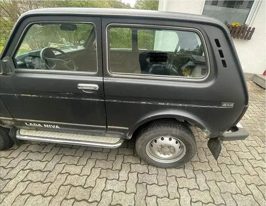 Gebraucht Lada niva 83 PS (61 kW) 2012 Schwarz SUV