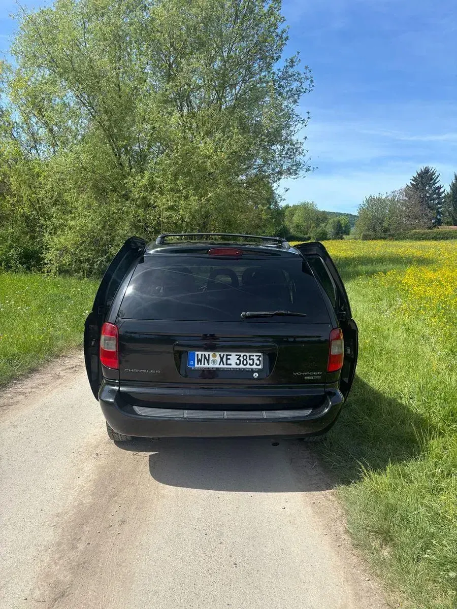 Usado Chrysler Voyager Clasic 150 CV (110 kW) 2006 Negro Monovolumen