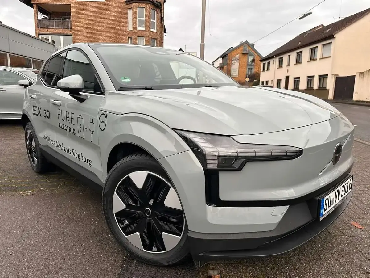 Gebraucht Volvo EX30 Core 200 kW (272 PS) 2025 Grau SUV