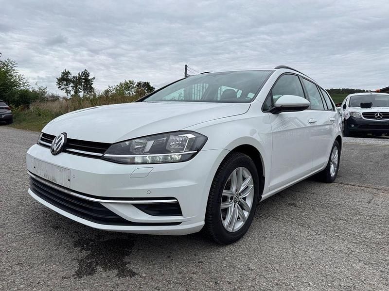 Weiß Gebraucht 2020 VW Golf VII Comfortline Kombi | 8.399 € (Superpreis) - Bild 1/4