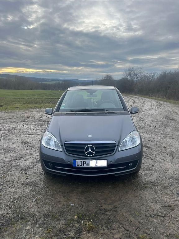 Gebraucht Mercedes A160 95 PS (69 kW) 2011 Silber Van / Kleinbus