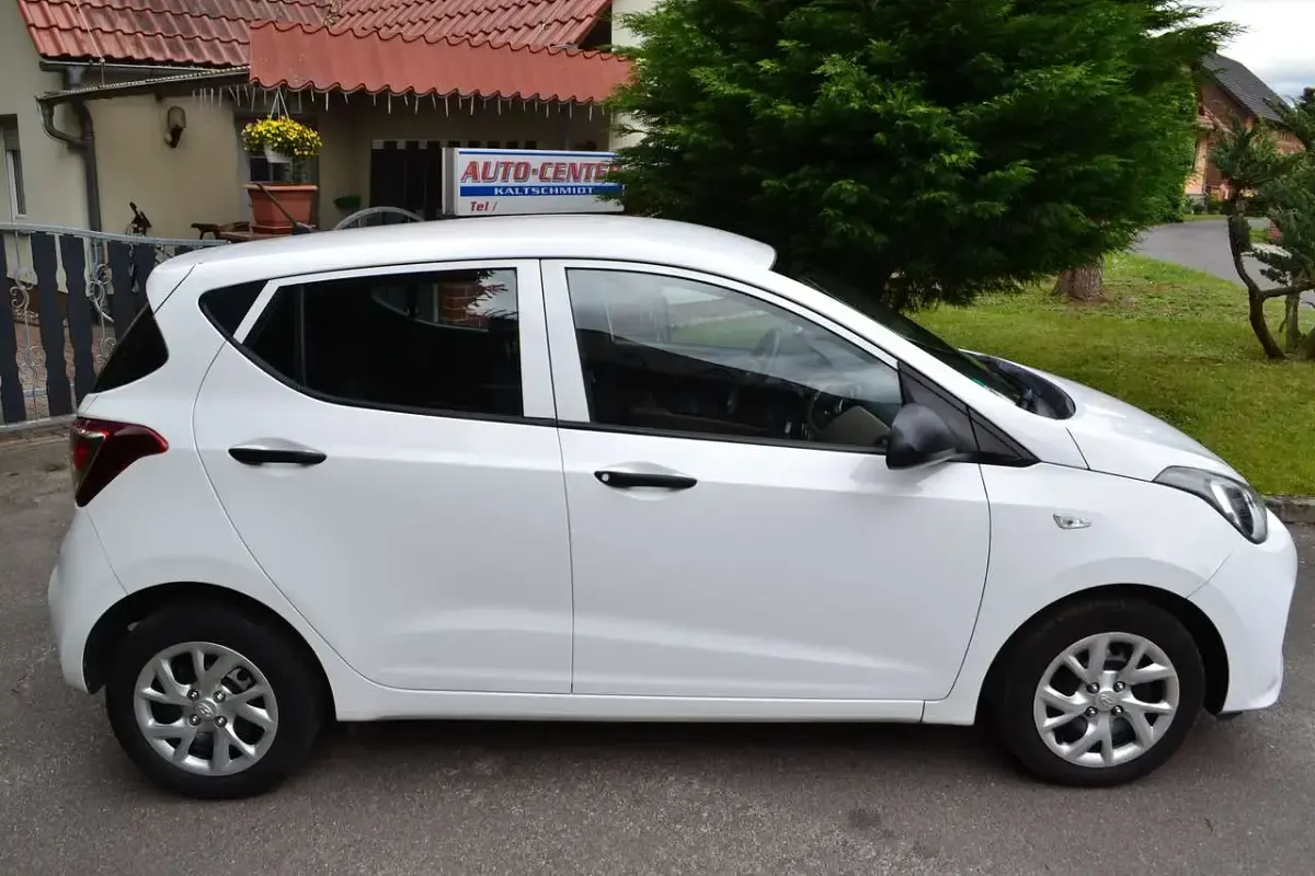 Gebraucht Hyundai i10 Classic 67 PS (49 kW) 2017 Polar white / sol Kleinwagen